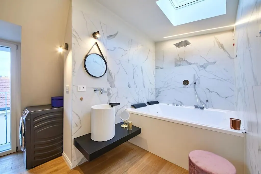 Appartamento Attico Lussuoso Con Spa A 10 Min Dal Duomo Milano